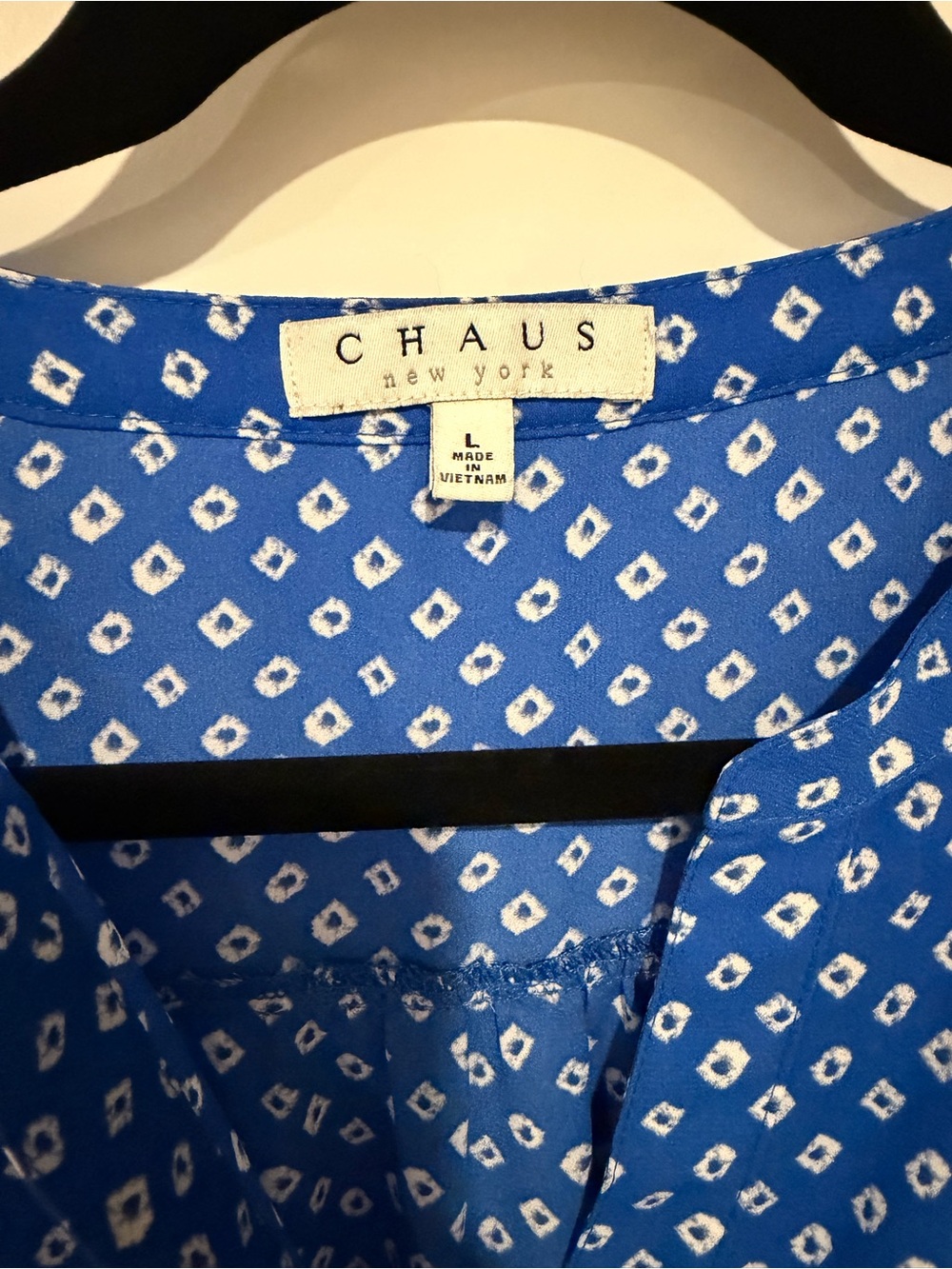 Chaus Blue Sleeveless V-Neck Geometric Print Top - Picture 2 of 5